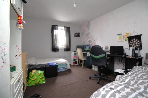 bedroom 2.JPG
