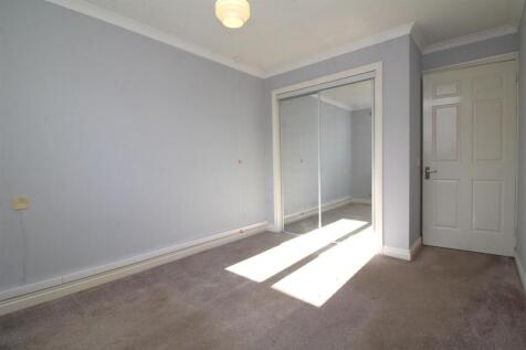 bedroom 1.JPG