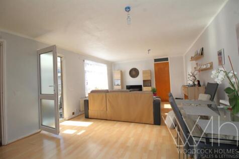 living room 3_1.JPG