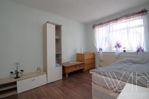 bedroom 1 _1.JPG