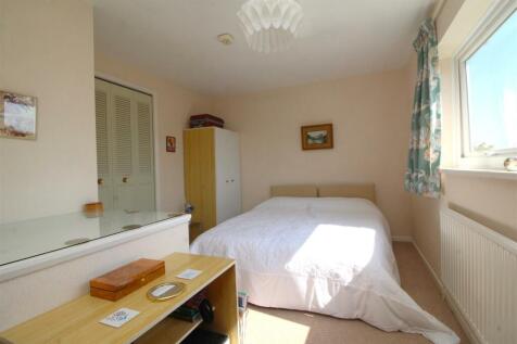 bedroom 2.JPG