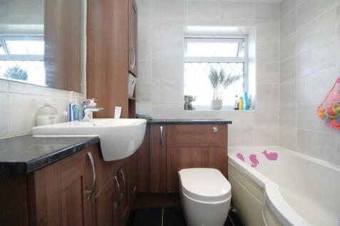 bathroom .JPG