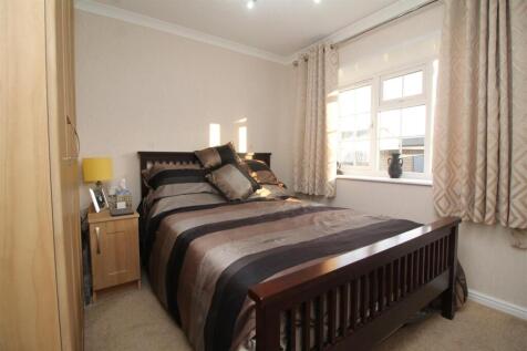 bedroom 2 .JPG