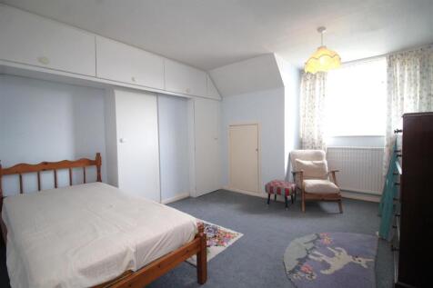 bedroom 1.JPG