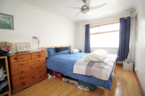 bedroom 1 .JPG