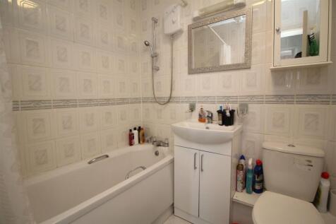 bathroom .JPG
