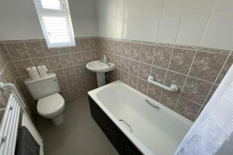 Bathroom.JPG