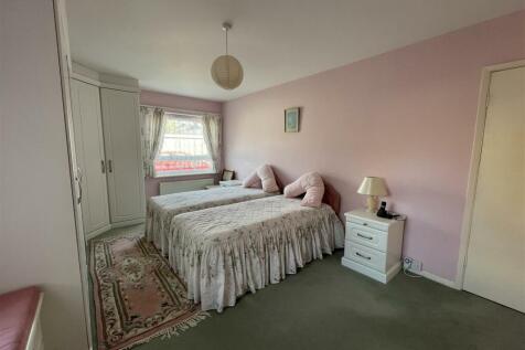 Bedroom 1 2.JPG