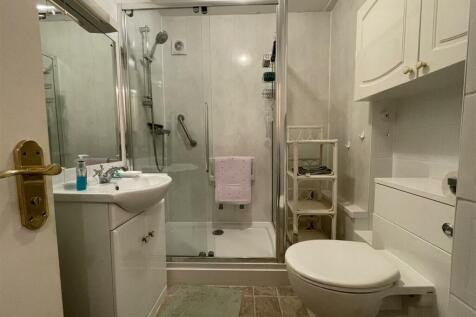 Shower room.JPG
