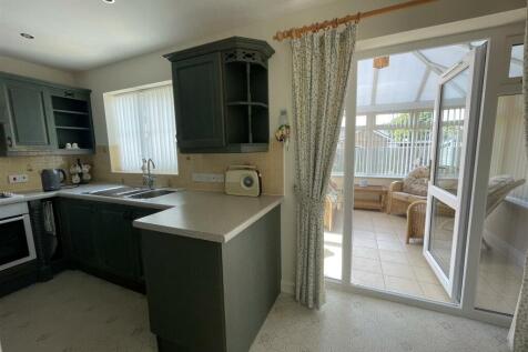 Kitchen 1.JPG