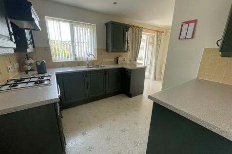 Kitchen 3.JPG