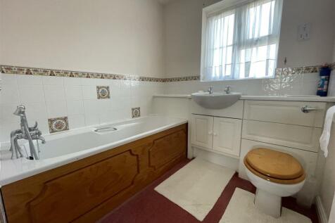 Bathroom.JPG