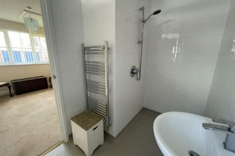 Wet Room.JPG