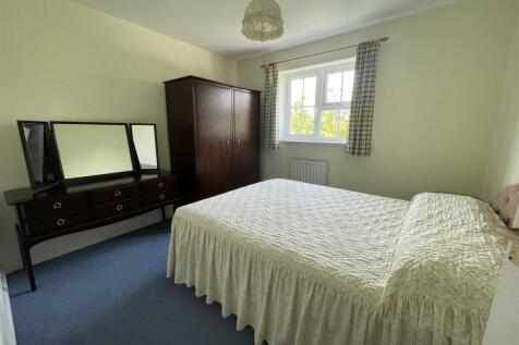 Bedroom 2.JPG