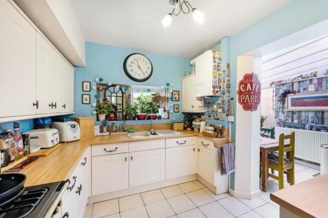 Kitchen 1.jpg
