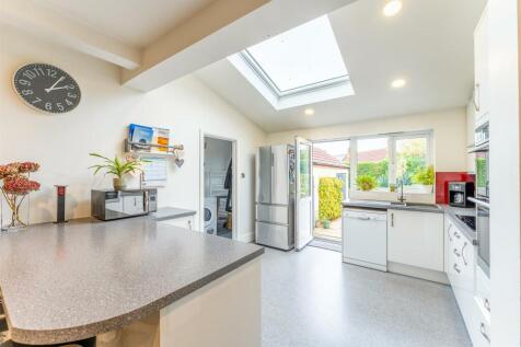 Kitchen 1.jpg