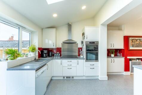 Kitchen 2.jpg