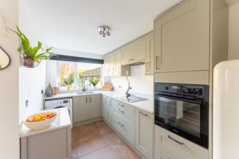 Kitchen 1.jpg