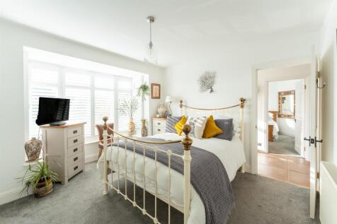 Bedroom 1 1.jpg