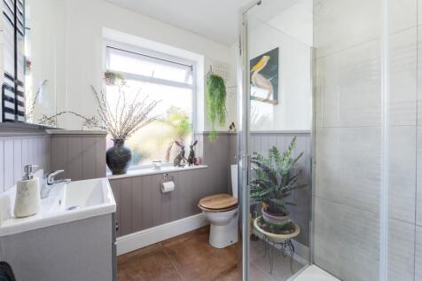 Shower Room 1.jpg