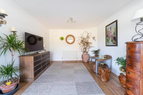 Lounge 3.jpg