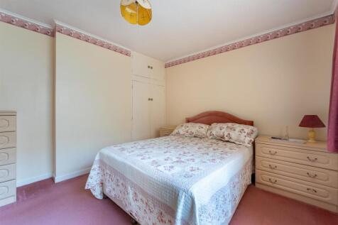 Bedroom 1 2.jpg