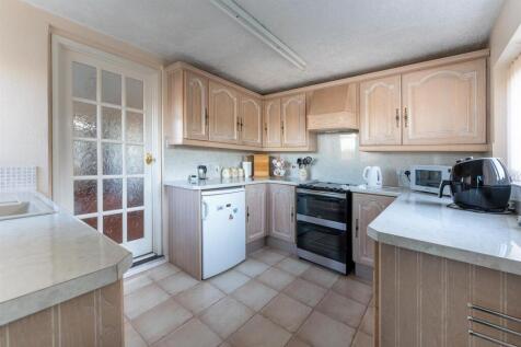 Kitchen 1.jpg