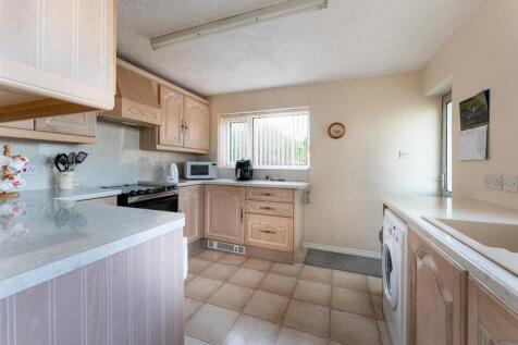 Kitchen 2.jpg
