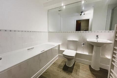 Bathroom 2.JPG
