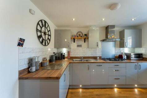 Kitchen 2.jpg