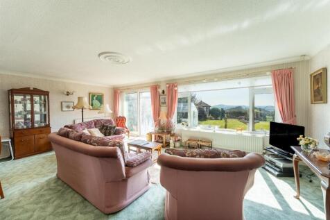 Living Room 1.jpg