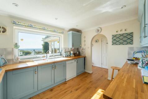 Kitchen 1.jpg