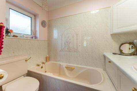 En-suite Bath.jpg
