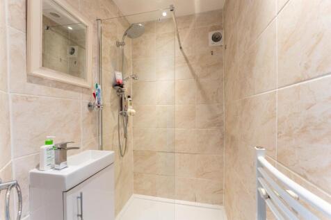 En-suite Shower.jpg