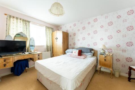 Bedroom One 1.jpg