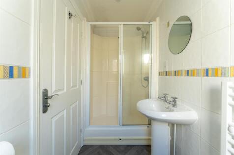 En-suite 2.jpg