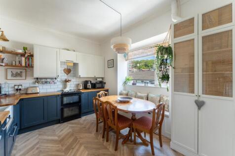 Kitchen 1.jpg