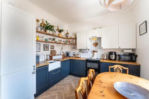 Kitchen 2.jpg