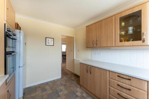 Kitchen 2.jpg