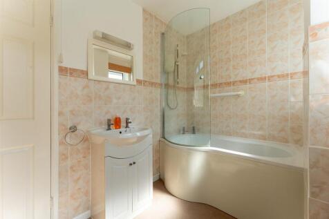 Bathrom 2.jpg
