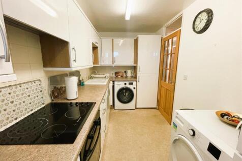Kitchen 2.JPG