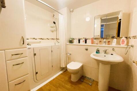 Shower Room.JPG