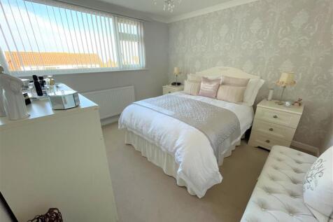 bedroom 1.JPG