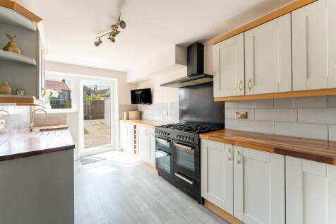 Kitchen 1.jpg