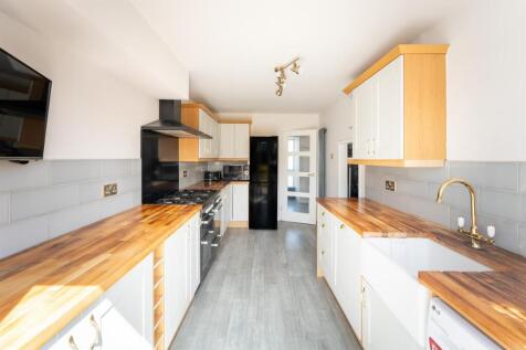 Kitchen 2.jpg