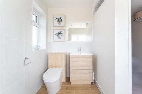 Bathroom 2.jpg