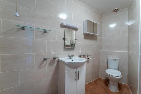 Shower Room 2.jpg