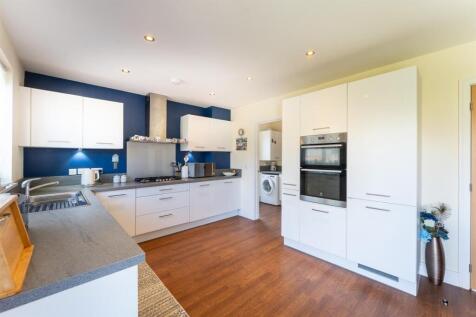 Kitchen 1.jpg