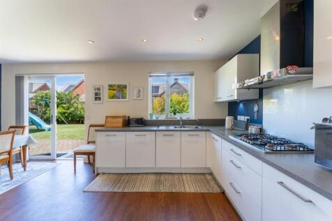 Kitchen 2.jpg