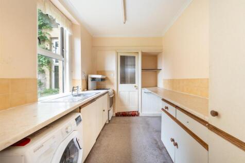 Kitchen 2.jpg